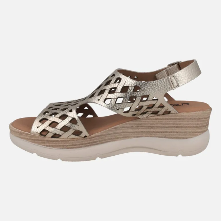 Sandalias de piel troqueladas con plataforma