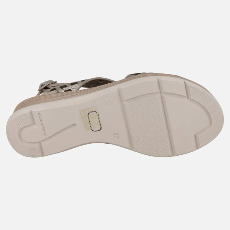 Sandalias de piel troqueladas con plataforma