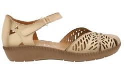 Sandalias de piel troqueladas con tira de velcro para mujer
