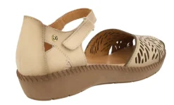 Sandalias de piel troqueladas con tira de velcro para mujer