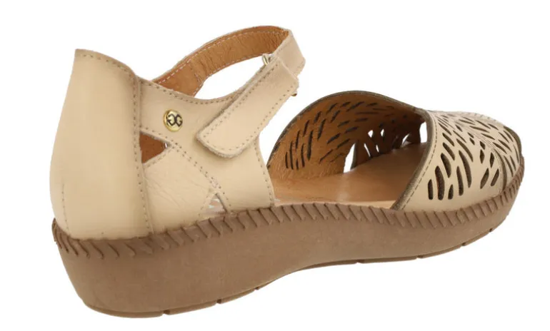 Sandalias de piel troqueladas con tira de velcro para mujer