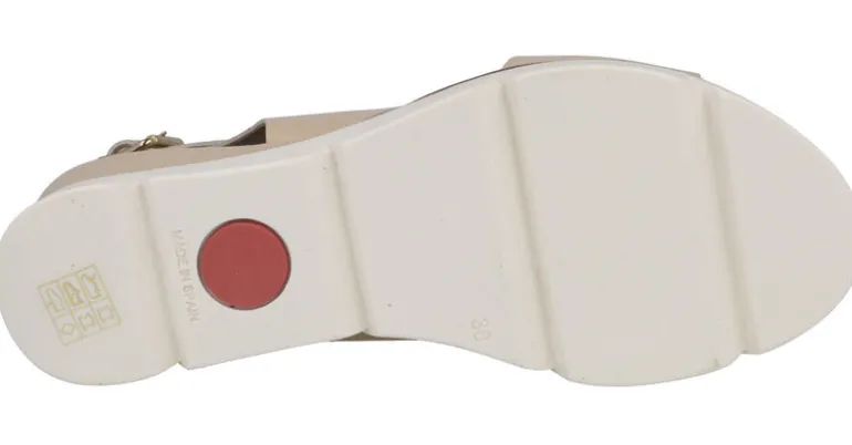 Sandalias de plataforma con tiras cruzadas en piel beige