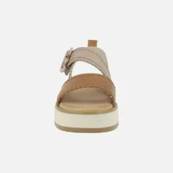 Sandalias de plataforma en combinado camel con hebilla