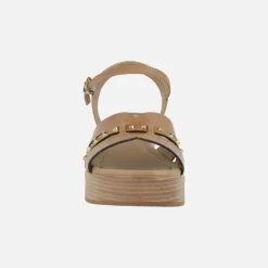 Sandalias de tacón con plataforma y detalle de tachas