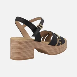 Sandalias de tacón con plataforma y detalle de tachas