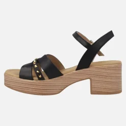 Sandalias de tacón con plataforma y detalle de tachas