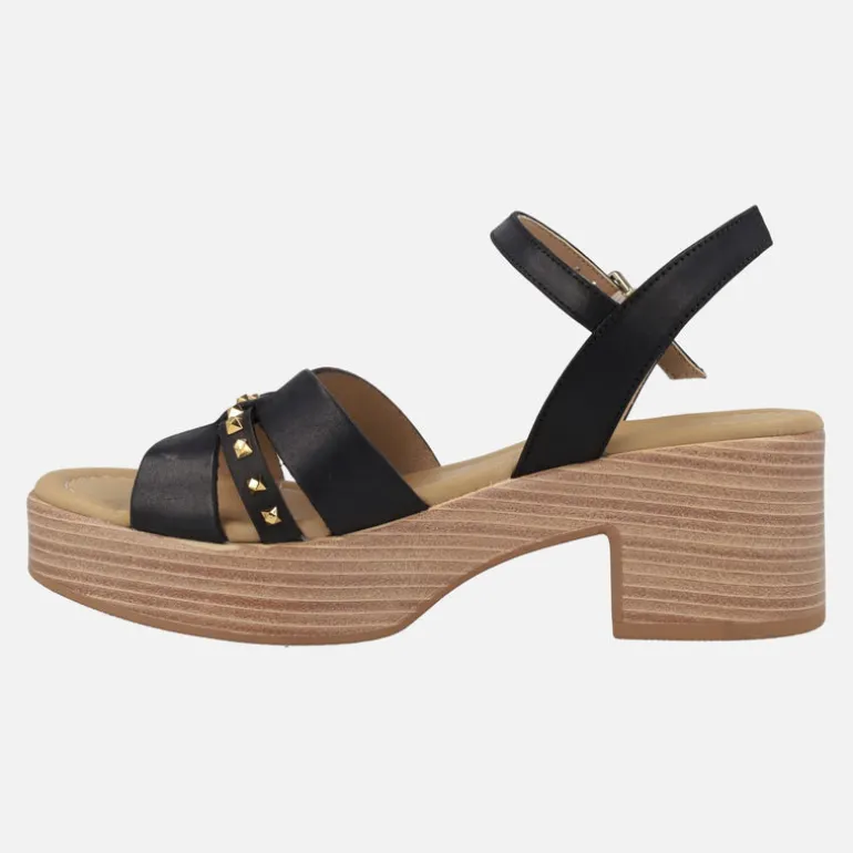 Sandalias de tacón con plataforma y detalle de tachas
