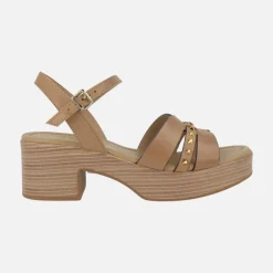 Sandalias de tacón con plataforma y detalle de tachas