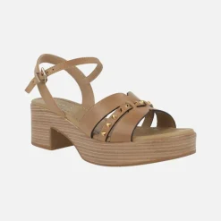 Sandalias de tacón con plataforma y detalle de tachas