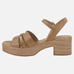 Sandalias de tacón con plataforma y detalle de tachas