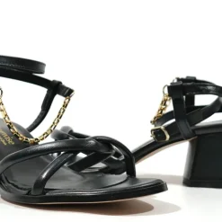 Sandalias de tiras con pulsera y cadena al tobillo