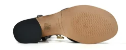 Sandalias de tiras con pulsera y cadena al tobillo