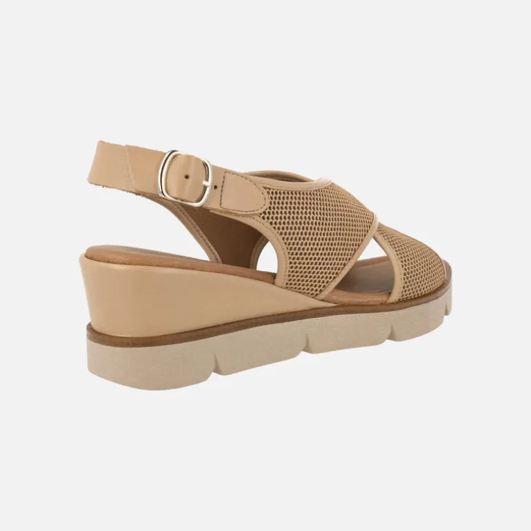 Sandalias de tiras cruzadas en piel y tejido rejilla