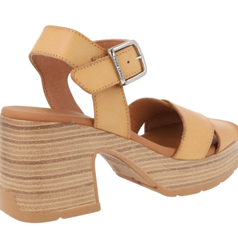 Sandalias de tiras cruzadas y pulsera al tobillo