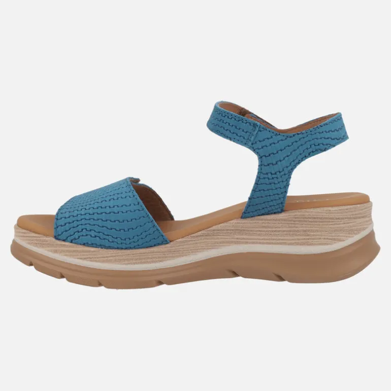 Sandalias en nobuck grabado con cierre de velcros
