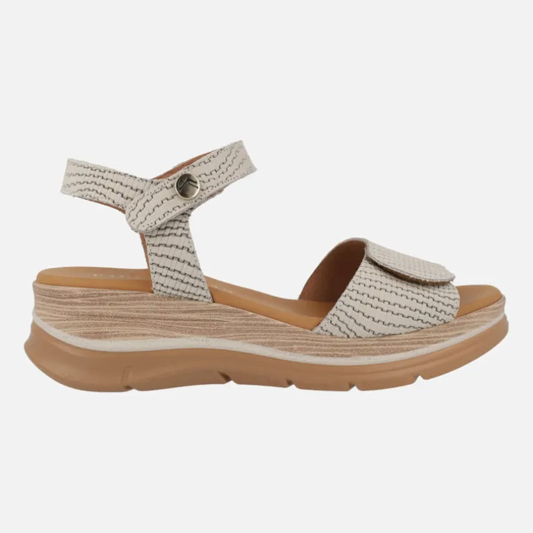 Sandalias en nobuck grabado con cierre de velcros