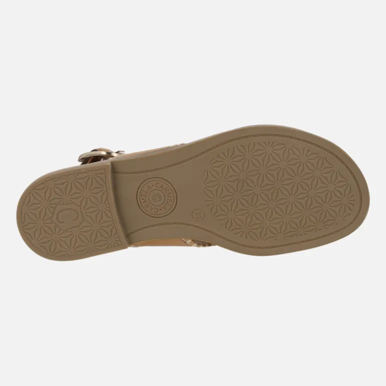 Sandalias en piel camel con tiras cruzadas y pespuntes