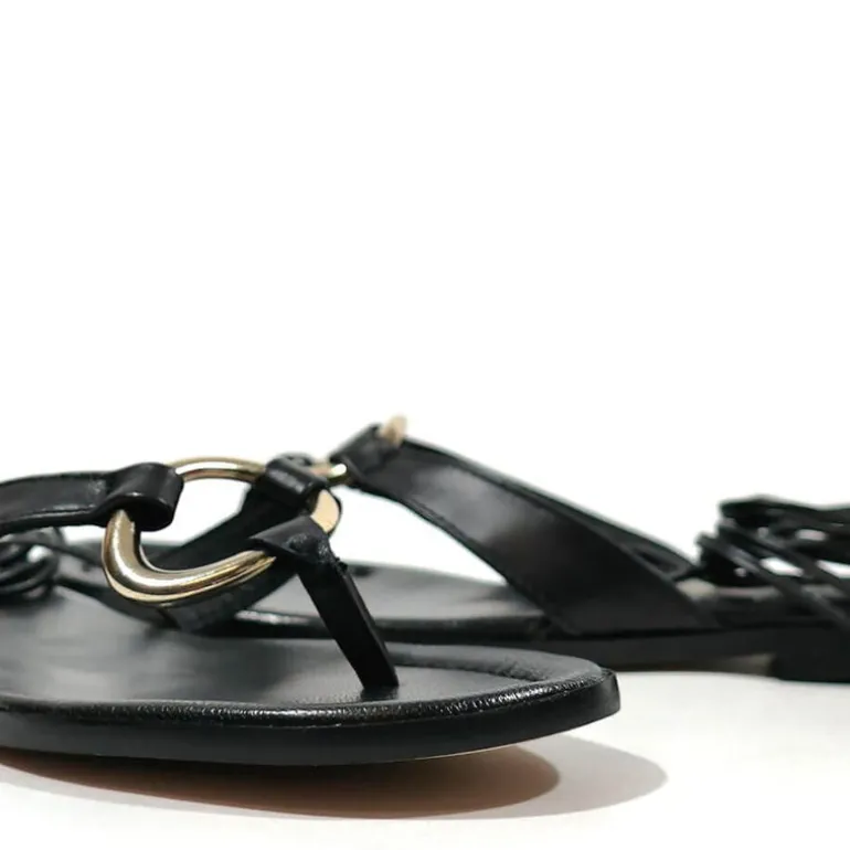 Sandalias esclavas de piel con argolla y cintas