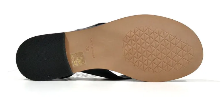 Sandalias esclavas de piel con argolla y cintas