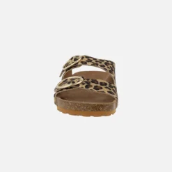 Sandalias estilo bio en piel animal print leopardo con hebillas doradas