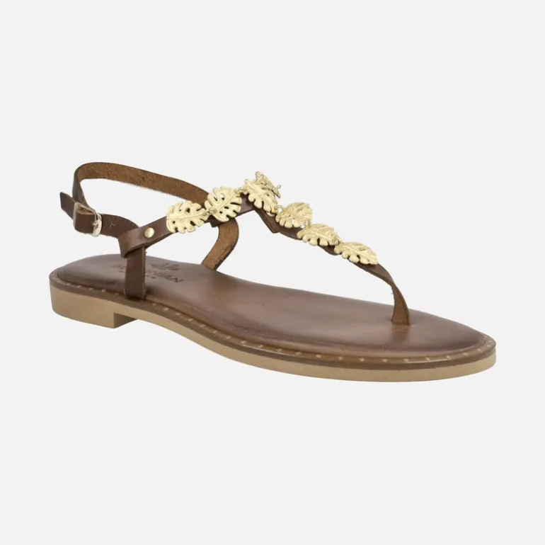 Sandalias griegas con adorno de hojas entrelazadas