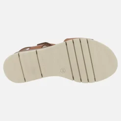 Sandalias marrones de piel con hebilla decorativa de rafia