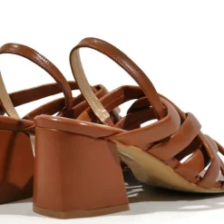 Sandalias marrones Primavera con tiras entrelazadas
