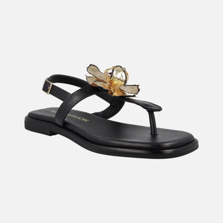 Sandalias negras de dedo con adorno de flor dorada