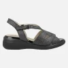 Sandalias negras de piel grabada con cierre de velcro