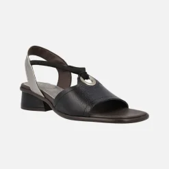Sandalias negras de piel con talonera plata y elásticos