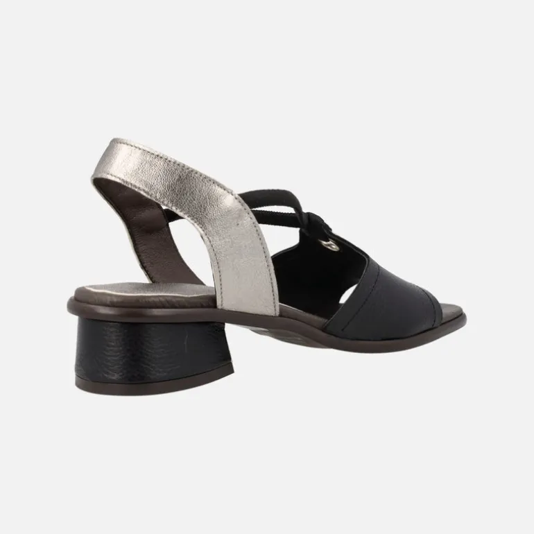 Sandalias negras de piel con talonera plata y elásticos