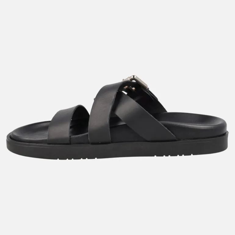 Sandalias negras de piel con tiras anchas y hebilla dorada