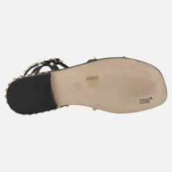 Sandalias negras de piel planas con detalle de remaches dorados