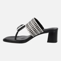 Sandalias para mujer en combinado rafia blanco y negro con adorno de piedra