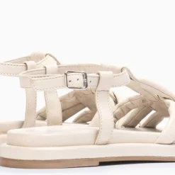 Sandalias planas de piel con tiras entrelazadas