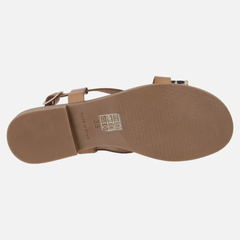 Sandalias planas de tiras en camel y animal print leopardo