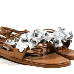 Sandalias planas para mujer con flores y cintas