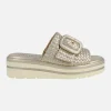 Sandalias trenzadas color oro con adorno de hebilla