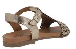 Sandalias troqueladas de piel con hebilla