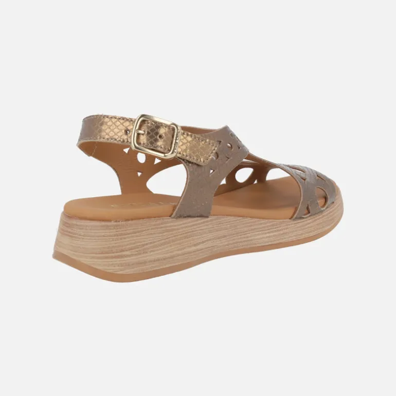 Sandalias troqueladas en piel metalizada bronce