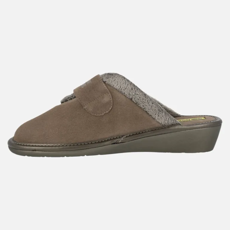 Zapatillas de casa en piel serraje con cierre de velcro
