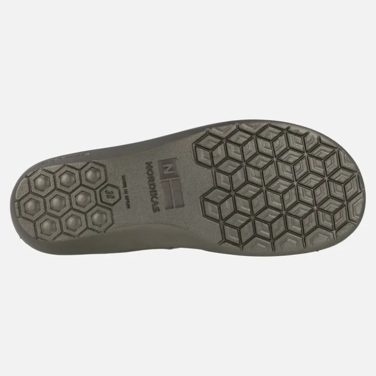 Zapatillas de casa en piel serraje con cierre de velcro