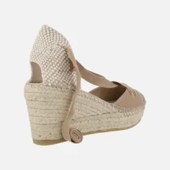 Zapatillas de esparto en piel camel con cintas