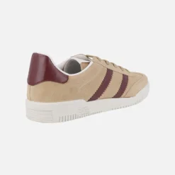 Zapatillas deportivas para hombre en piel serraje con detalle de franjas
