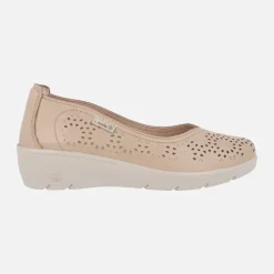 Zapatos confort de piel con troquelados y cuña baja