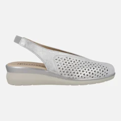Zapatos confort destalonados en piel plata con detalle de troquelados