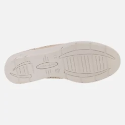 Zapatos confort en piel beige con elástico central y troquelados