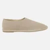 Zapatos confort planos en serraje beige