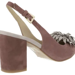 Zapatos corte salón de ante con adorno de flor