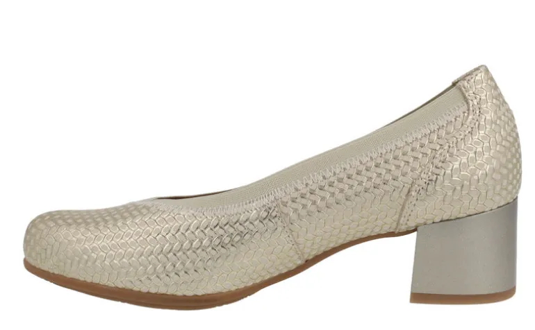 Zapatos corte salón de piel grabada con tacón bajo